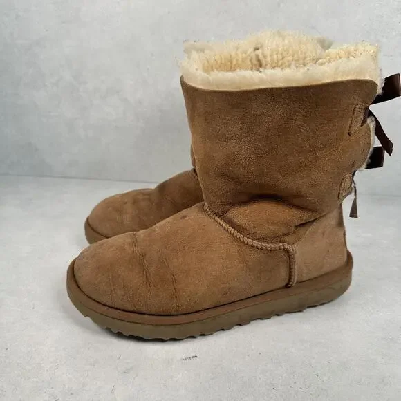 UGG Bailey Bow Boots Short Womens Size 8 Chestnut Suede Sheepskin Lined Bow Back - Picture 5 of 14